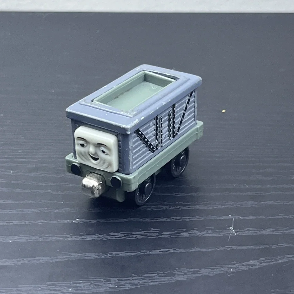 Thomas & Friends Troublesome Truck Flip Coal Take Along 2002 Die-Cast Train Car